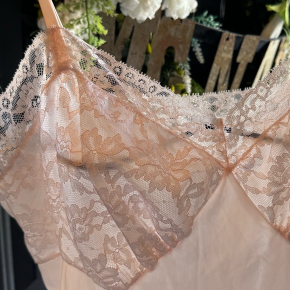 Vintage 1960s Elaborate Vanity Fair 38 T Pink Nylon Full Slip Formal 8” Lace - Picture 1 of 10